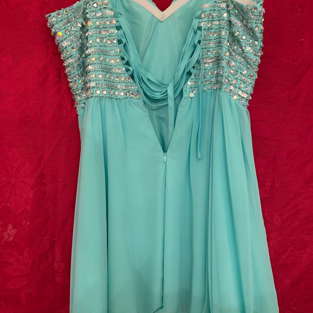 Short blue dress